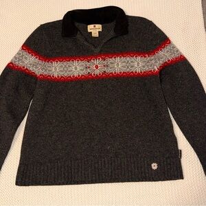 100% LAMBS WOOL Woolrich Women’s Charcoal Sweater with Red and White Pattern